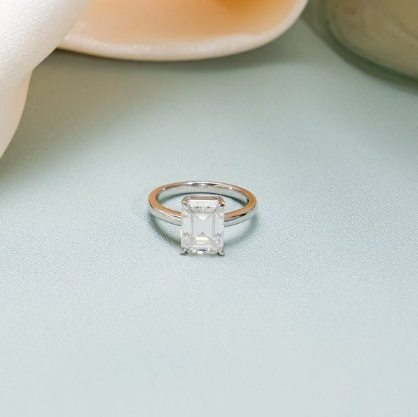 Stunning 1.0 - 2.0 CT Emerald Moissanite Engagement Ring with Solitaire Design 3