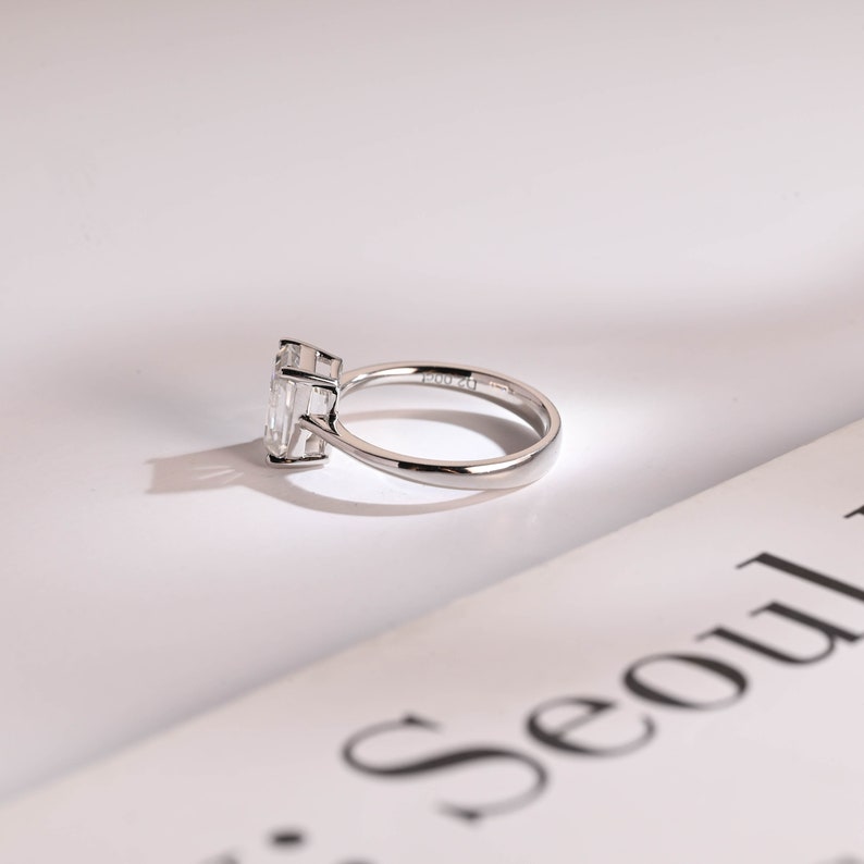 Stunning 1.0 - 2.0 CT Emerald Moissanite Engagement Ring with Solitaire Design 9