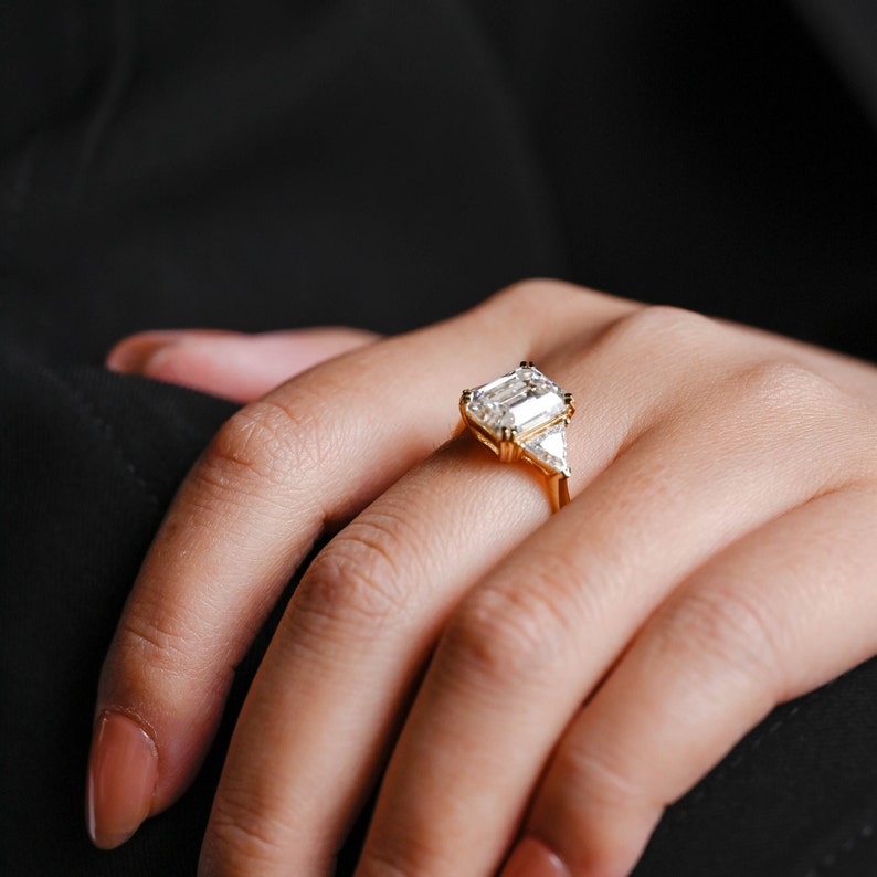 Stunning 1.0 - 2.0 CT Emerald Moissanite Engagement Ring with Three Stone Design 6