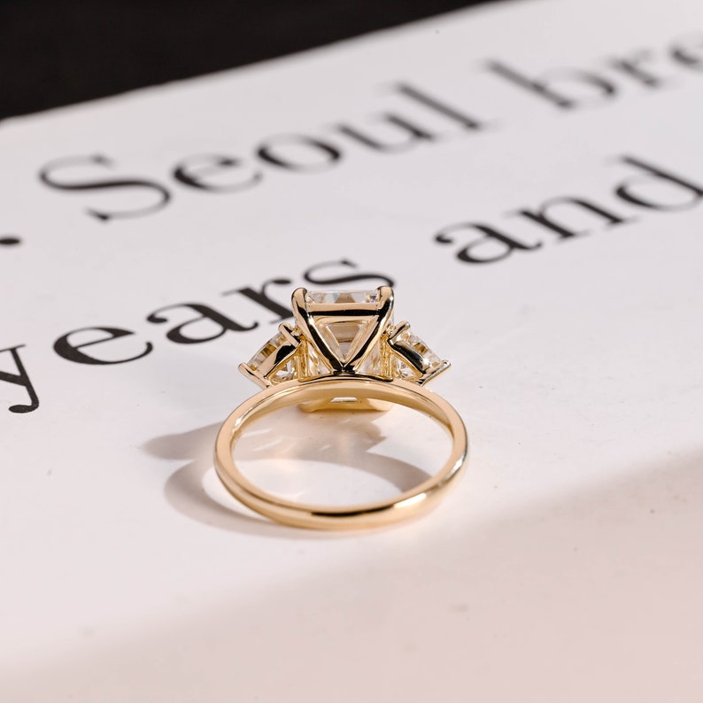 Stunning 1.0 - 2.0 CT Emerald Moissanite Engagement Ring with Three Stone Design 5