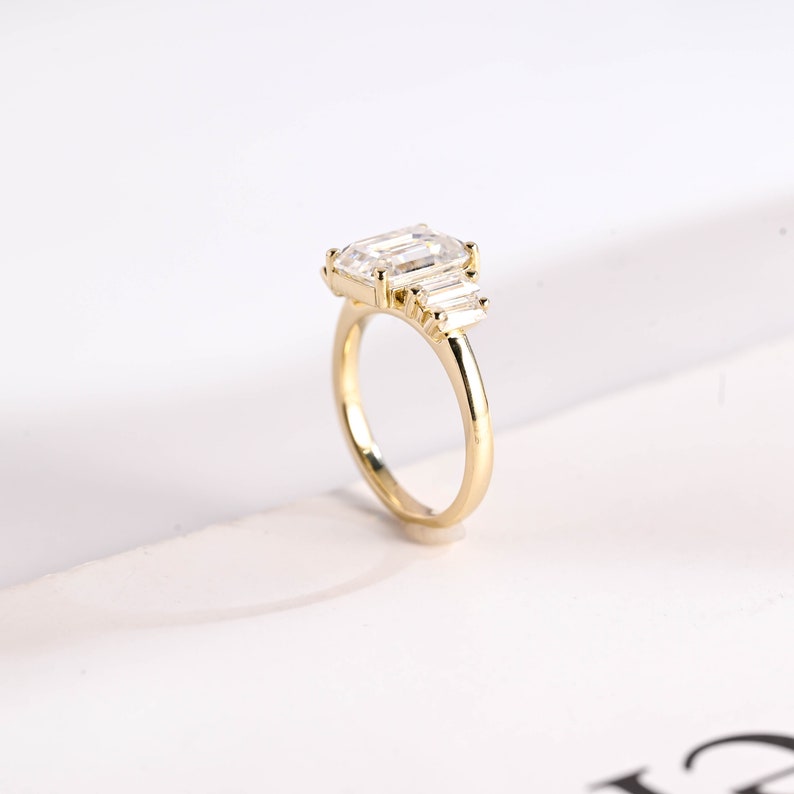 Stunning 1.0 - 2.0 CT Emerald Moissanite Engagement Ring With Cluster Design 3