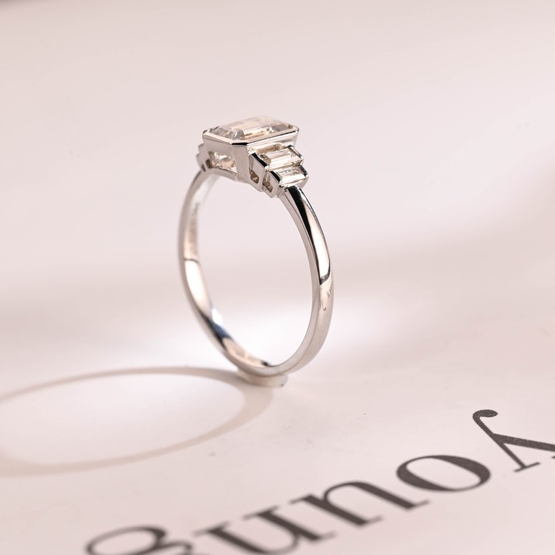 Stunning 1.0 - 2.0 CT Emerald Moissanite Engagement Ring With Cluster & Bezel Design 3