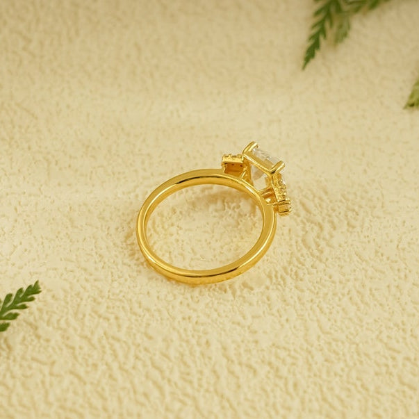 Stunning 1.0 - 2.0 CT Emerald Moissanite Engagement Ring With Cluster Design 9