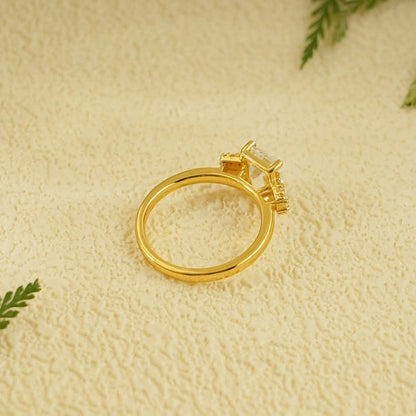 Stunning 1.0 - 2.0 CT Emerald Moissanite Engagement Ring With Cluster Design 9