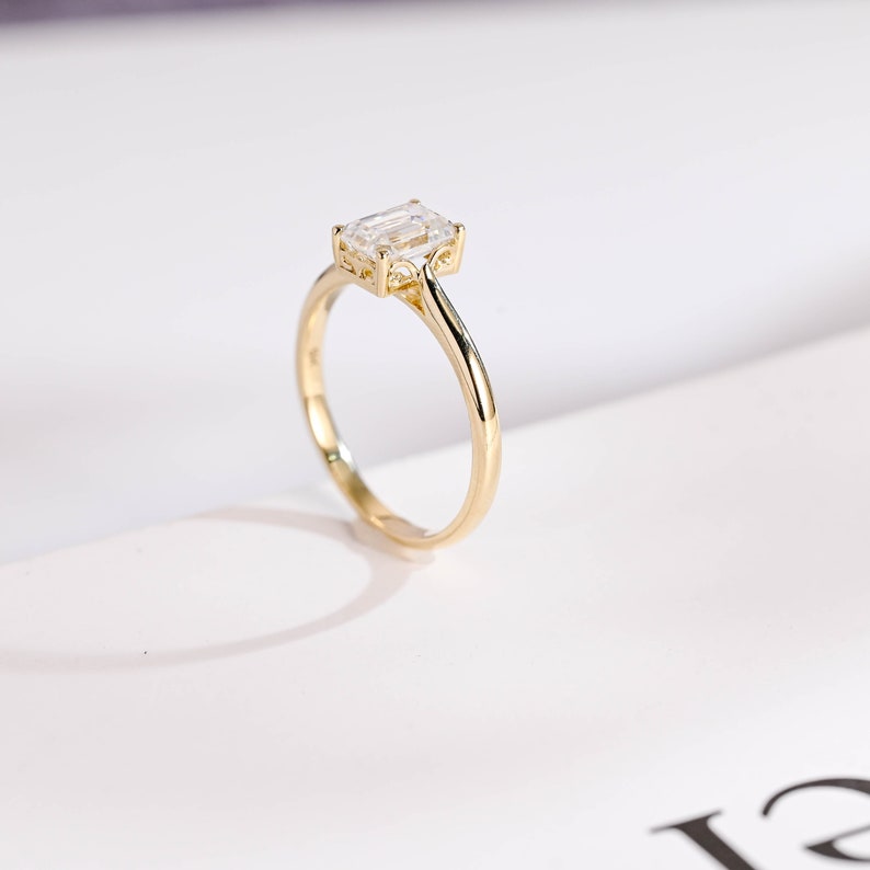 Stunning 1.0 - 2.0 CT Emerald Moissanite Engagement Ring with Solitaire Design 8