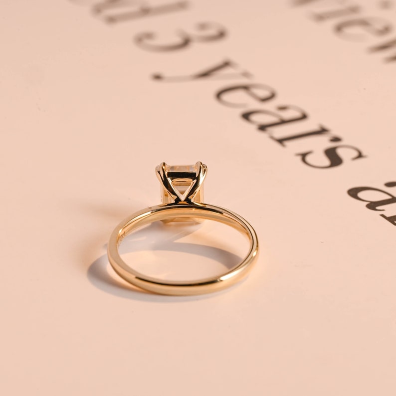 Stunning 1.0 - 2.0 CT Emerald Moissanite Engagement Ring with Solitaire Design 9