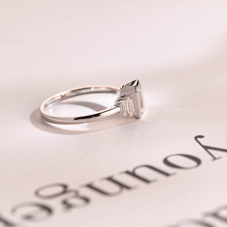 Stunning 1.0 - 2.0 CT Emerald Moissanite Engagement Ring With Cluster & Bezel Design 9