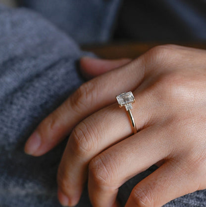 Stunning 1.0 - 2.0 CT Emerald Moissanite Engagement Ring With Cluster Design 2