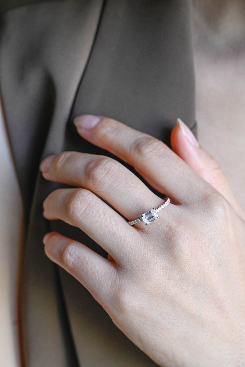 Stunning 0.5 - 1.5 CT Emerald Moissanite Engagement Ring with Pave Design 2