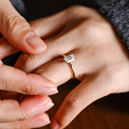 Stunning 1.0 - 2.0 CT Emerald Moissanite Engagement Ring with Solitaire Design 4