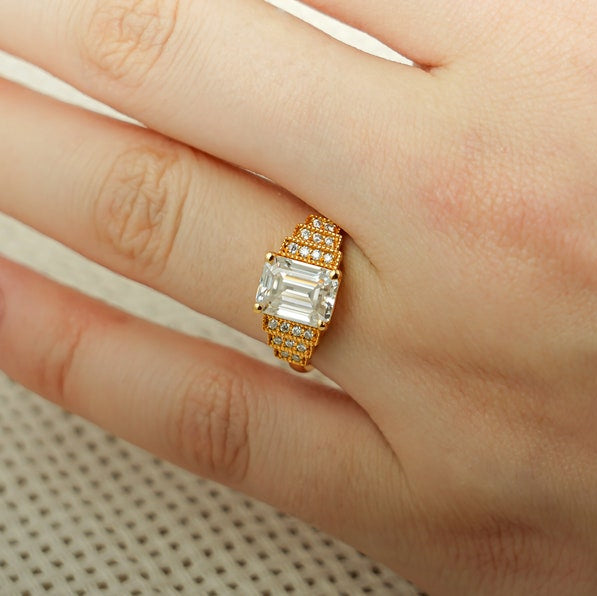 Stunning 1.0 - 2.0 CT Emerald Moissanite Engagement Ring With Cluster Design 4