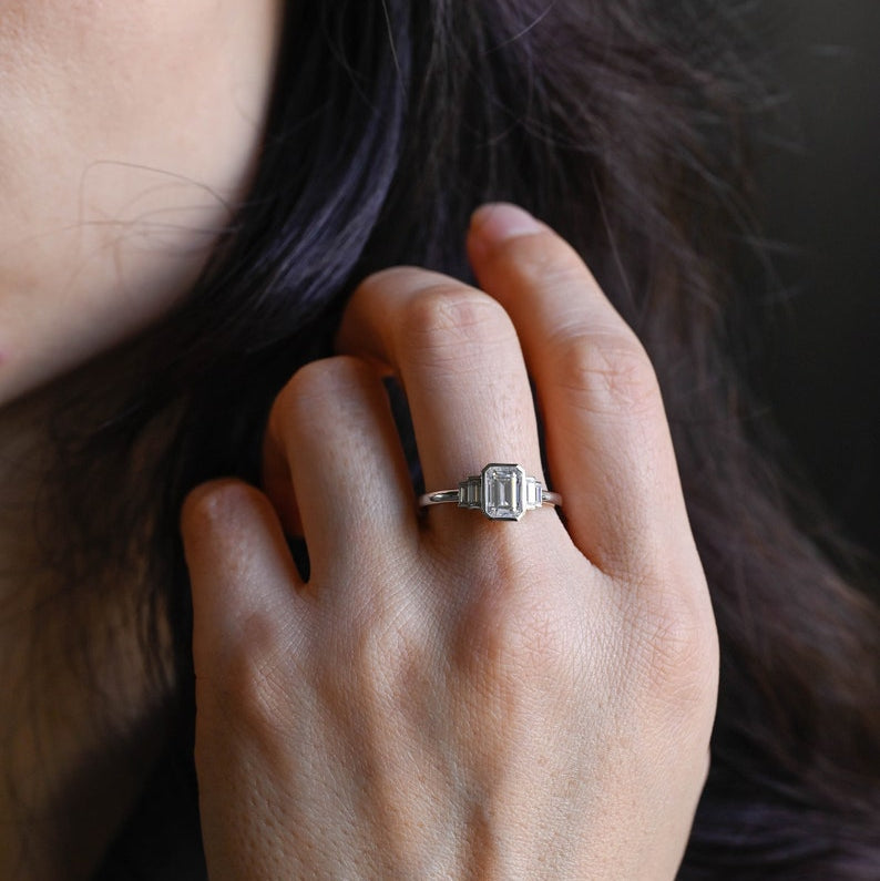 Stunning 1.0 - 2.0 CT Emerald Moissanite Engagement Ring With Cluster & Bezel Design 2