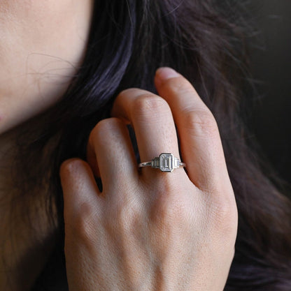 Stunning 1.0 - 2.0 CT Emerald Moissanite Engagement Ring With Cluster & Bezel Design 2