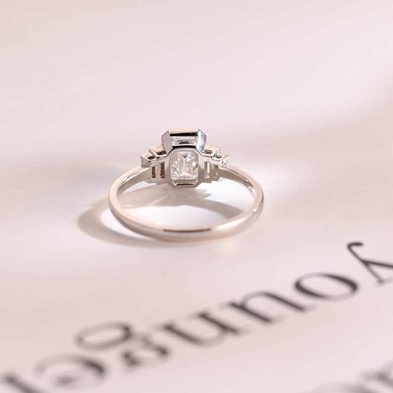 Stunning 1.0 - 2.0 CT Emerald Moissanite Engagement Ring With Cluster & Bezel Design 5