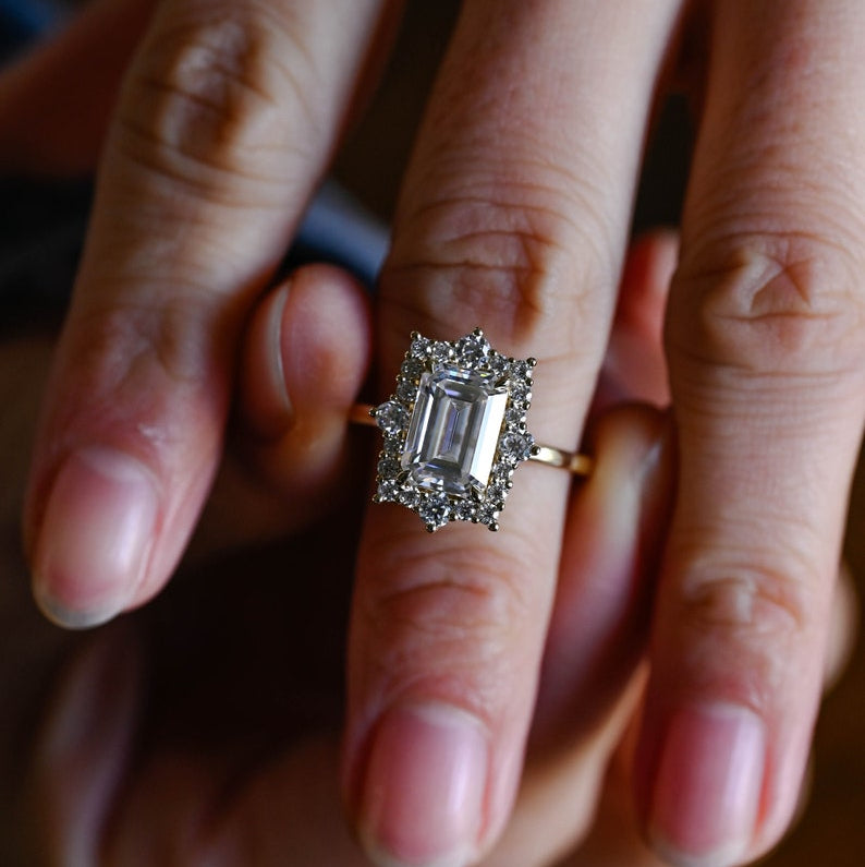 Stunning 1.0 - 2.0 CT Emerald Moissanite Engagement Ring With Halo Design 2