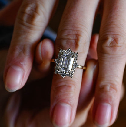 Stunning 1.0 - 2.0 CT Emerald Moissanite Engagement Ring With Halo Design 2