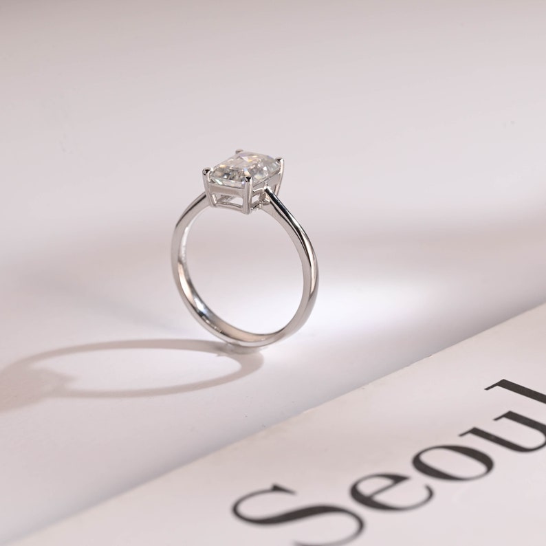 Stunning 1.0 - 2.0 CT Emerald Moissanite Engagement Ring with Solitaire Design 7