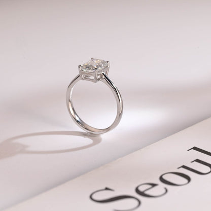 Stunning 1.0 - 2.0 CT Emerald Moissanite Engagement Ring with Solitaire Design 7