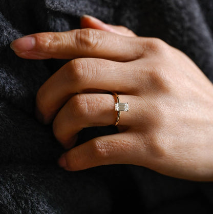 Stunning 1.0 - 2.0 CT Emerald Moissanite Engagement Ring with Solitaire Design 6