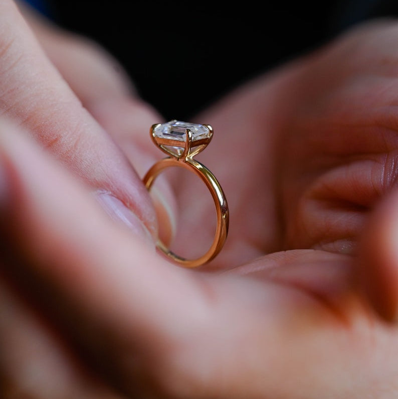 Stunning 1.0 - 2.0 CT Emerald Moissanite Engagement Ring with Solitaire Design 2