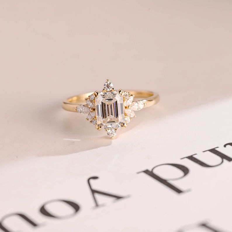 Stunning 1.0 - 2.0 CT Emerald Moissanite Engagement Ring With Cluster Design 1