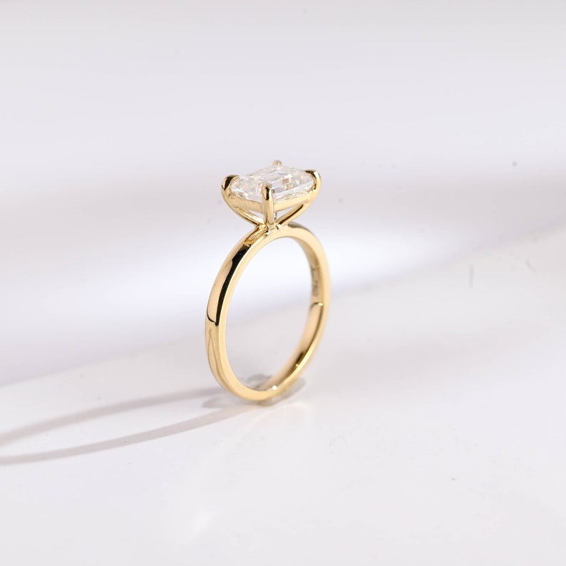 Stunning 1.0 - 2.0 CT Emerald Moissanite Engagement Ring with Solitaire Design 7