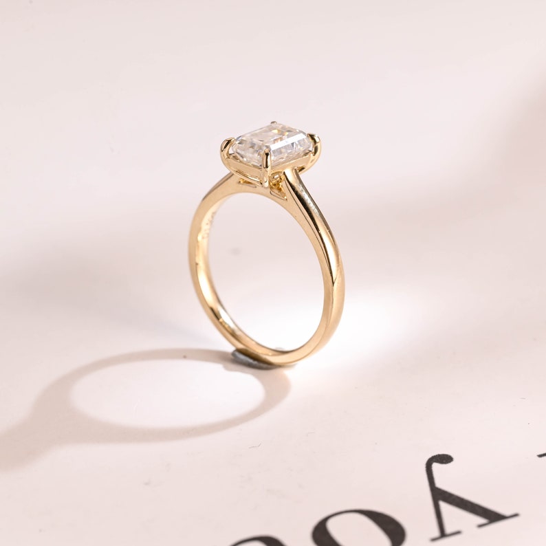 Stunning 1.0 - 2.0 CT Emerald Moissanite Engagement Ring with Solitaire Design 3