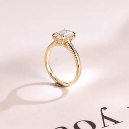 Stunning 1.0 - 2.0 CT Emerald Moissanite Engagement Ring with Solitaire Design 3