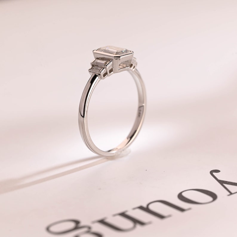 Stunning 1.0 - 2.0 CT Emerald Moissanite Engagement Ring With Cluster & Bezel Design 7