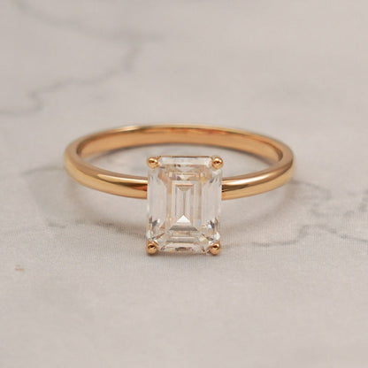 Stunning 1.0 - 2.0 CT Emerald Moissanite Engagement Ring with Solitaire Design 1