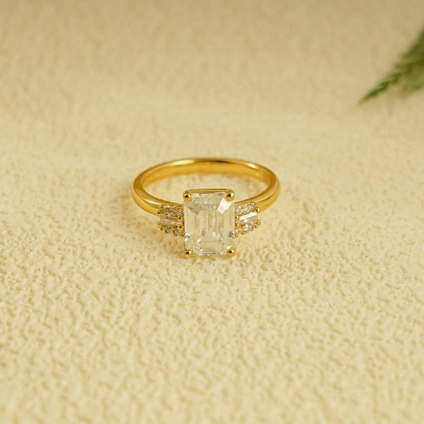 Stunning 1.0 - 2.0 CT Emerald Moissanite Engagement Ring With Cluster Design 1