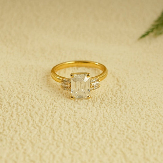 Stunning 1.0 - 2.0 CT Emerald Moissanite Engagement Ring With Cluster Design 1