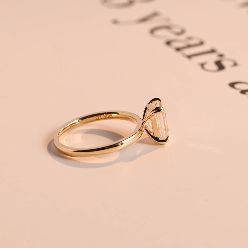 Stunning 1.0 - 2.0 CT Emerald Moissanite Engagement Ring with Solitaire Design 6