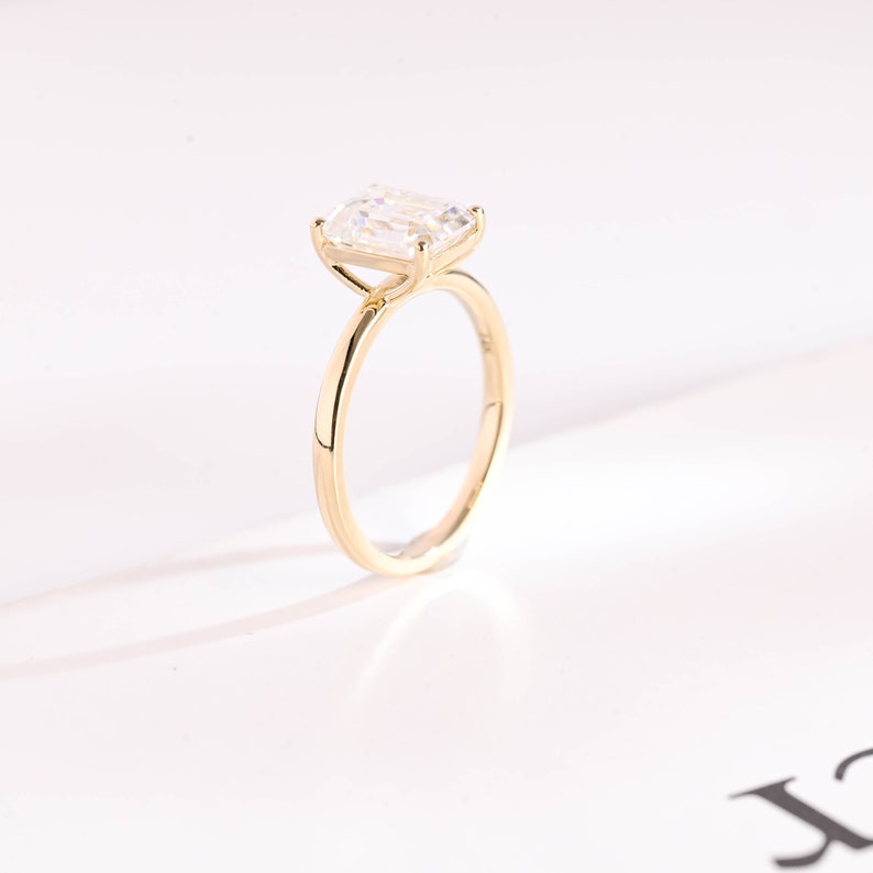 Stunning 1.0 - 2.0 CT Emerald Moissanite Engagement Ring with Solitaire Design 9