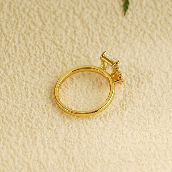 Stunning 1.0 - 2.0 CT Emerald Moissanite Engagement Ring With Cluster Design 10