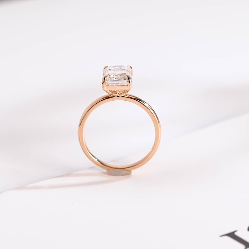 Stunning 1.0 - 2.0 CT Emerald Moissanite Engagement Ring with Solitaire Design 3