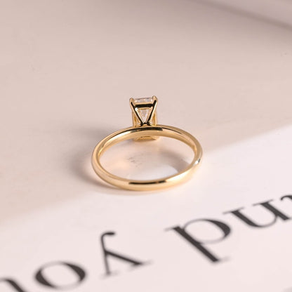 Stunning 1.0 - 2.0 CT Emerald Moissanite Engagement Ring with Solitaire Design 3