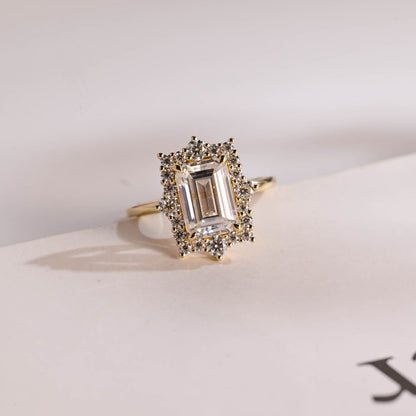 Stunning 1.0 - 2.0 CT Emerald Moissanite Engagement Ring With Halo Design 1