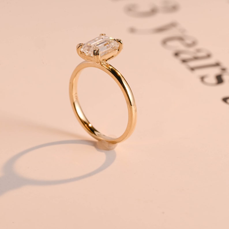 Stunning 1.0 - 2.0 CT Emerald Moissanite Engagement Ring with Solitaire Design 5