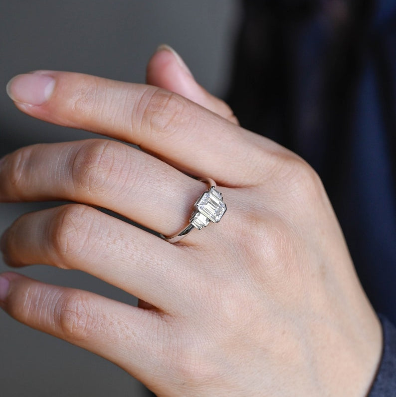 Stunning 1.0 - 2.0 CT Emerald Moissanite Engagement Ring With Cluster & Bezel Design 6