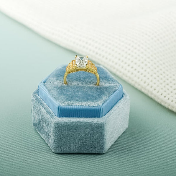 Stunning 1.0 - 2.0 CT Emerald Moissanite Engagement Ring With Cluster Design 8